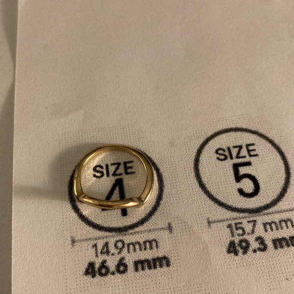 Small gold ring, unique design - Picture 7 of 8